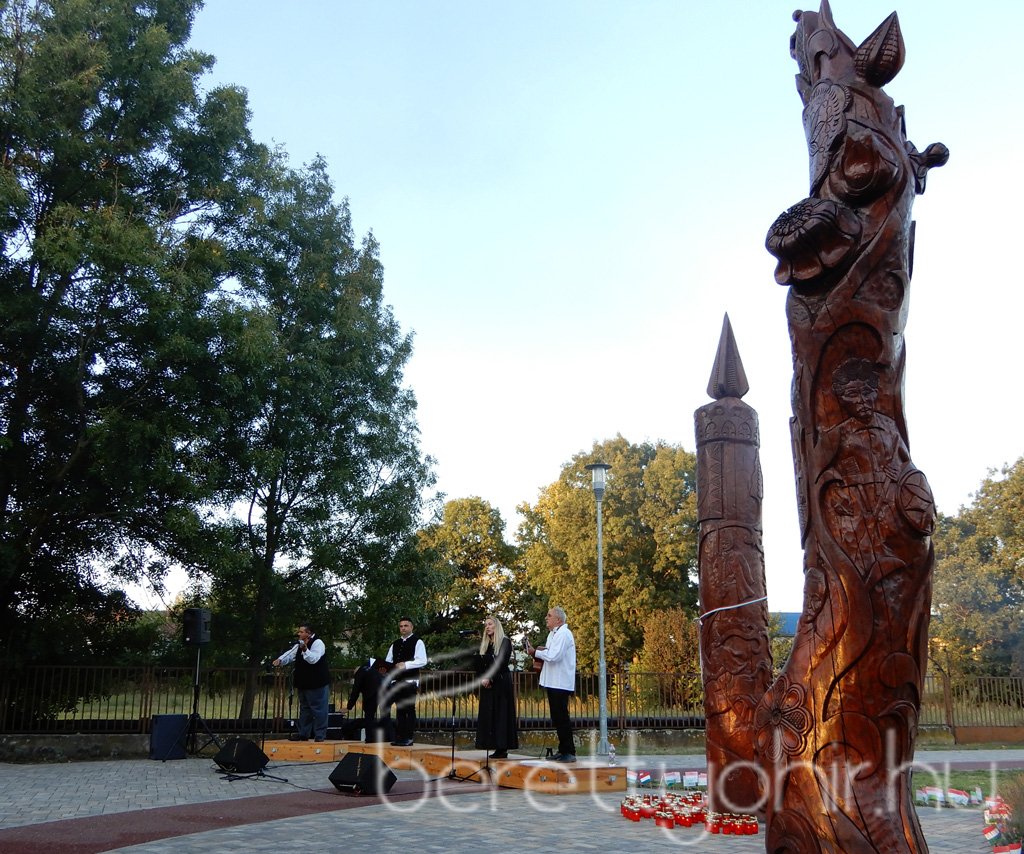 Gyertyagyújtás az aradi vértanúk emlékére 01